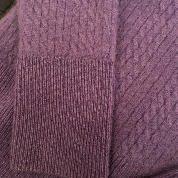 Investments 100% Cashmere Sweater - Picture 2 of 9